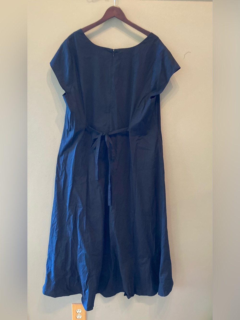 Universal Standard Black Cap-Sleeve A-Line Dress with Pockets - Large - Picture 3 of 8
